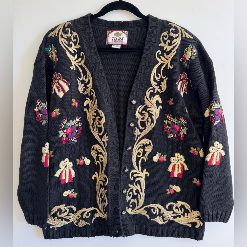 🎁 Vintage 90’s Tiara International Embroidered Tacky Christmas Cardigan Sweater